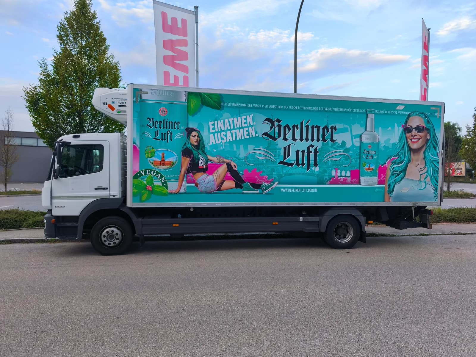 Lkw mit neuer Berliner-Luft-Folierung · Ausführung im Auftrag eines anderen Unternehmens